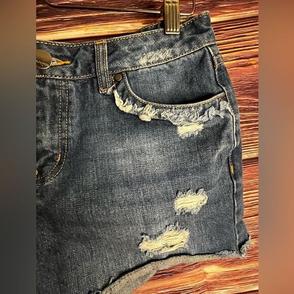 Harper Jean Shorts. Size 28. - Picture 8 of 11
